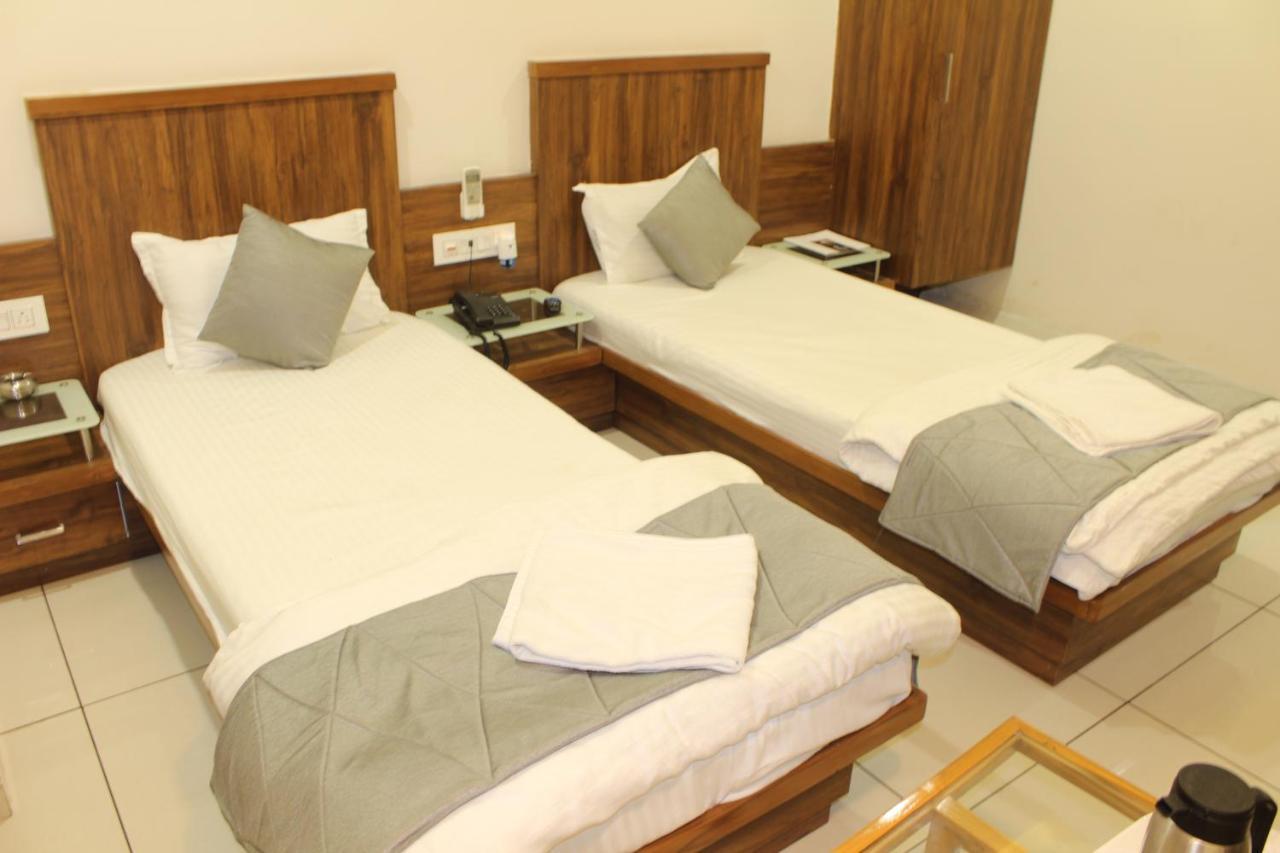 Hotel Satkar Chhatral Экстерьер фото