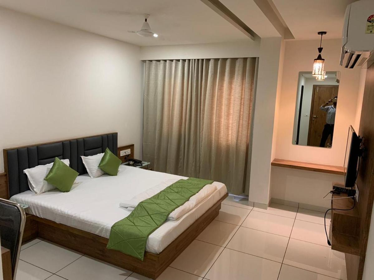 Hotel Satkar Chhatral Экстерьер фото