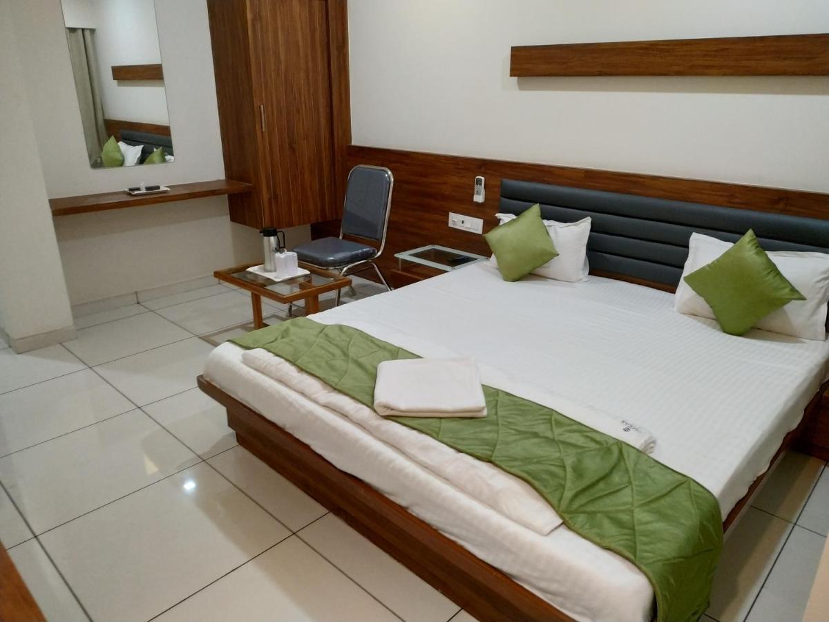 Hotel Satkar Chhatral Экстерьер фото